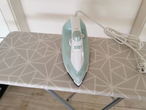 AEG DB 1740LG Dampfbügeleisen Frontansicht