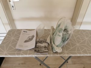 AEG DB 1740LG Dampfbügeleisen Lieferumfang
