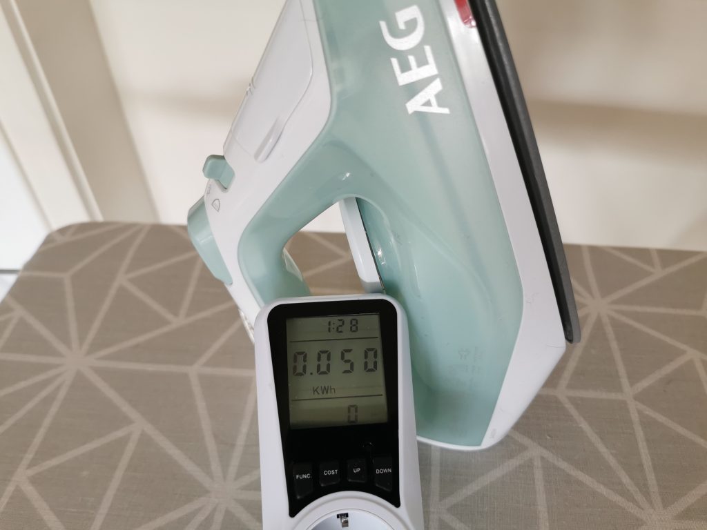 AEG DB 1740LG Dampfbügeleisen Strommesser 2