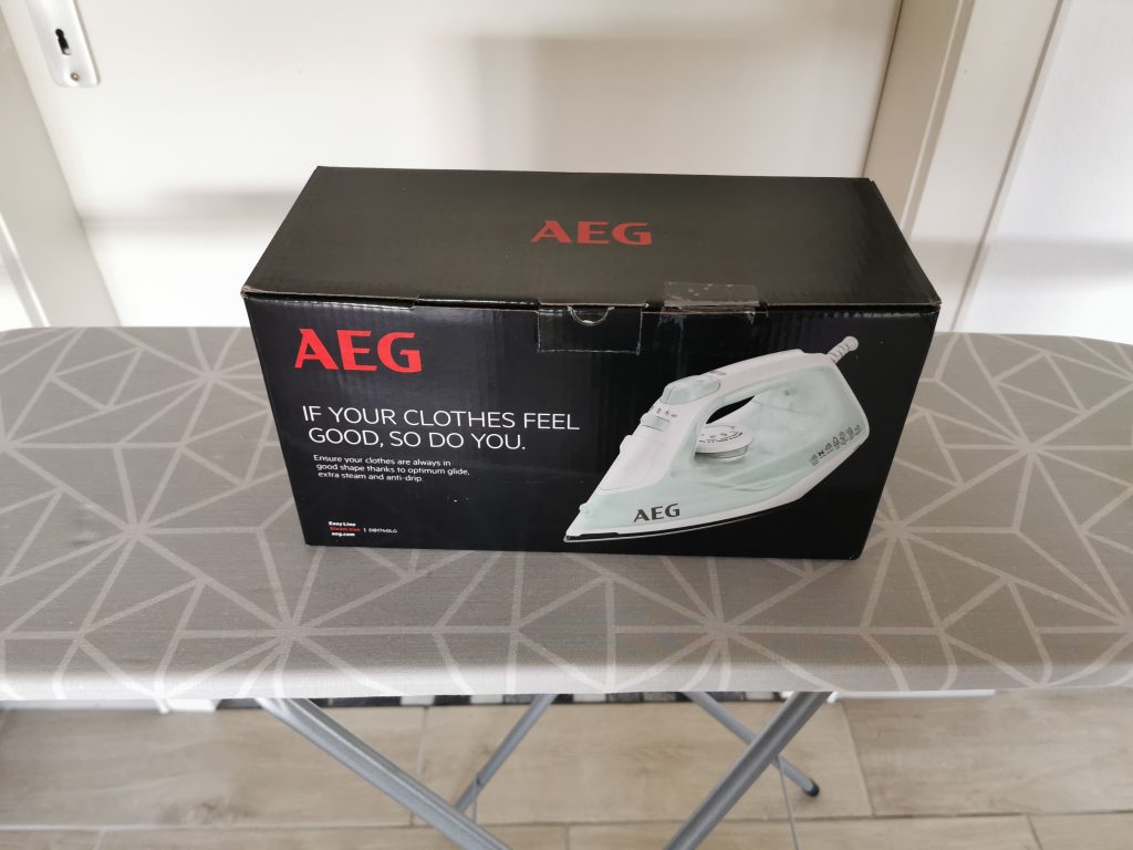 AEG DB 1740LG Dampfbügeleisen Verpackung