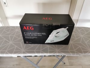 AEG DB 1740LG Dampfbügeleisen Verpackung