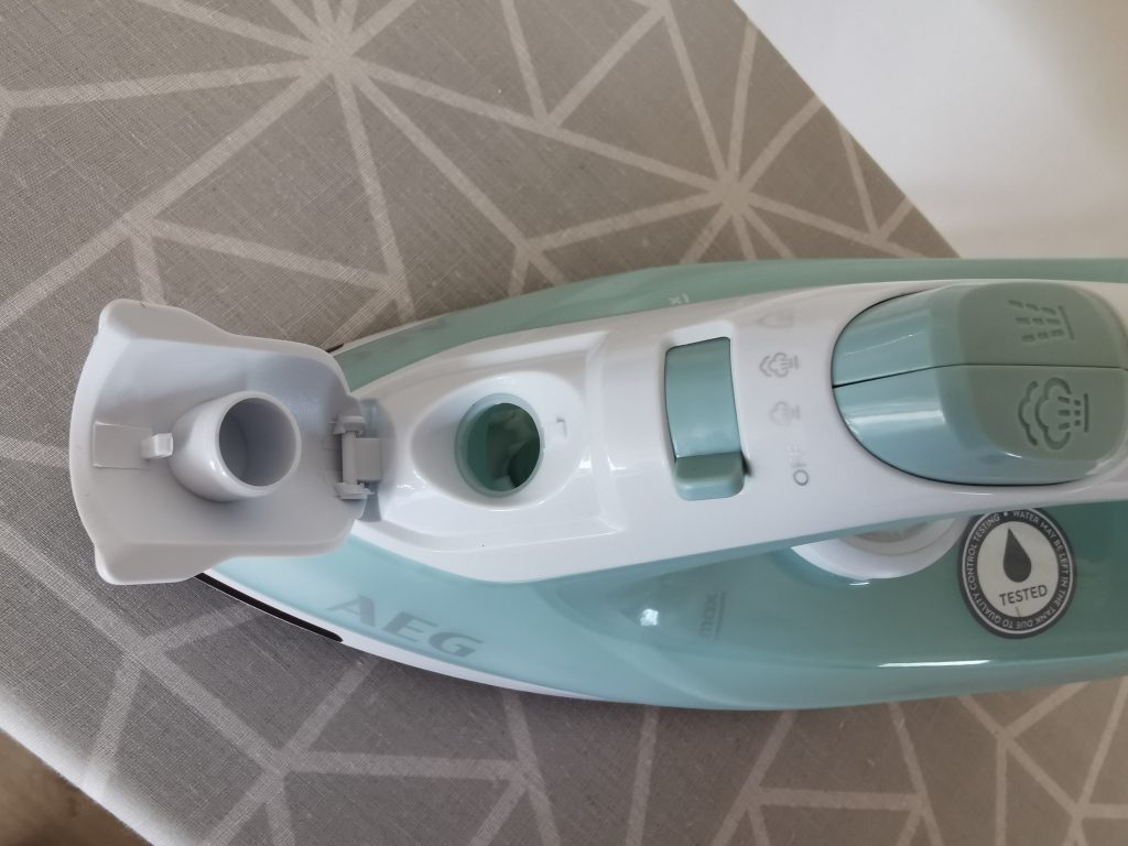 AEG DB 1740LG Dampfbügeleisen Wassertank