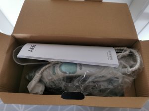 AEG DB 1740LG Dampfbügeleisen geöffnet