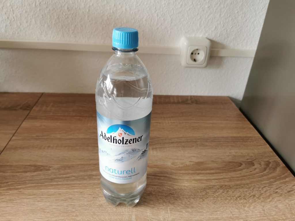 Adelholzener Naturell Mineralwasser Flasche