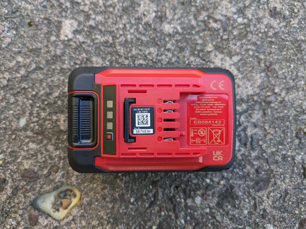 Akku des Einhell FREELEXO 1200 LCD BT Mähroboters von oben