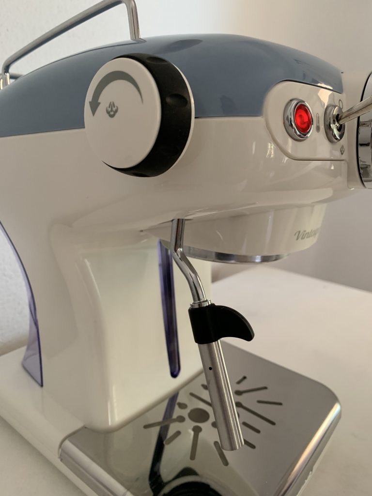 Ariete Vintage 1389 Kaffeepadmaschine Nahansicht Milchaufschäumer