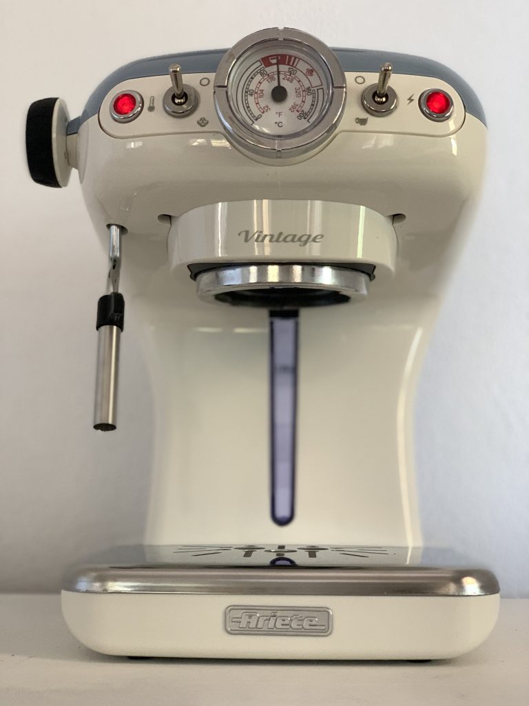 Ariete Vintage 1389 Kaffeepadmaschine Nahansicht mit Blick auf Brühkopf
