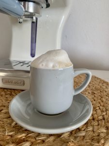 Ariete Vintage Kaffeepadmaschine Espresso mit Milchschaum von der Seite