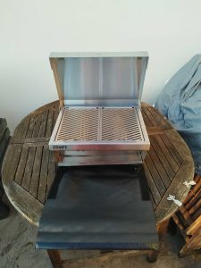 BURNHARD Jones Camping-Gasgrill auf Grillrucksack