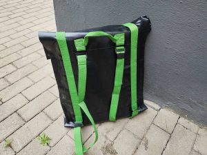 BURNHARD Jones Camping-Gasgrill im Rucksack von hinten