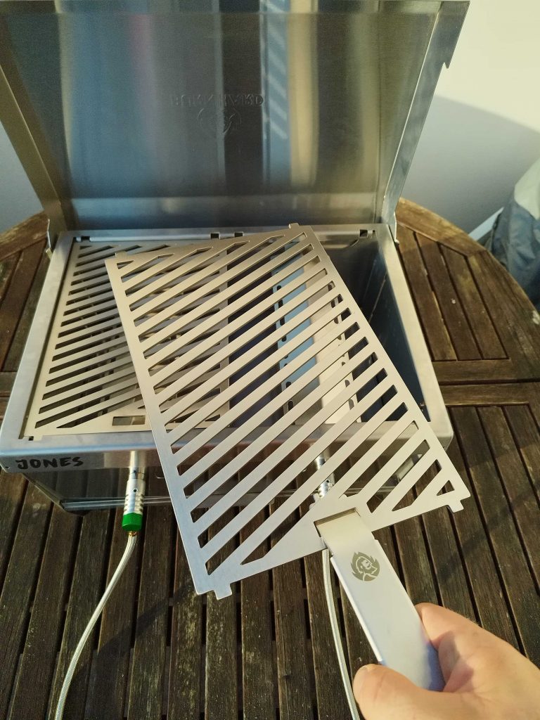 BURNHARD Jones Camping-Gasgrill mit herausgehobenem Grillrost