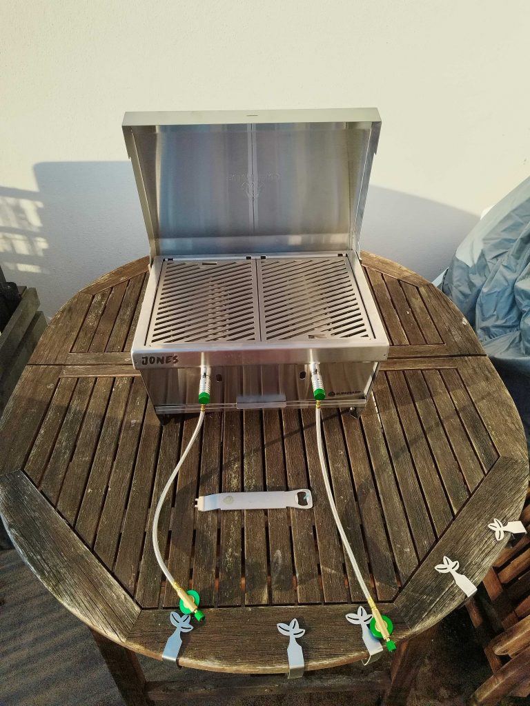 BURNHARD Jones Camping-Gasgrill mit offenem Deckel