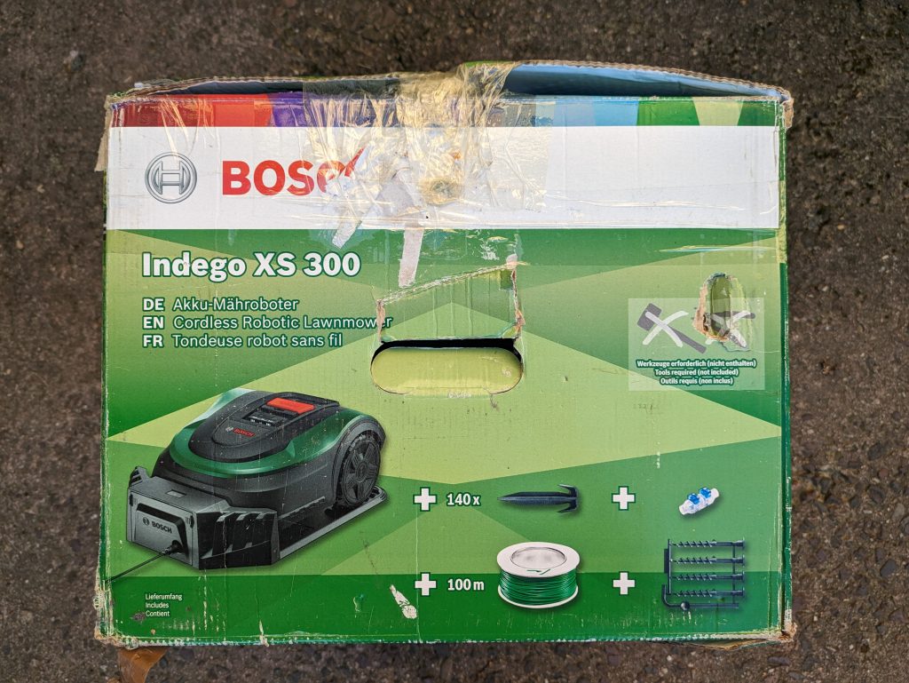 Bosch Home and Garden Indego XS 300 Mähroboter Verpackung von links