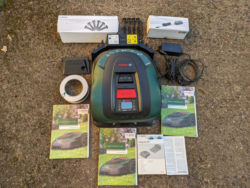 Bosch Home and Garden Indego XS 300 Mähroboter gesamter Lieferumfang