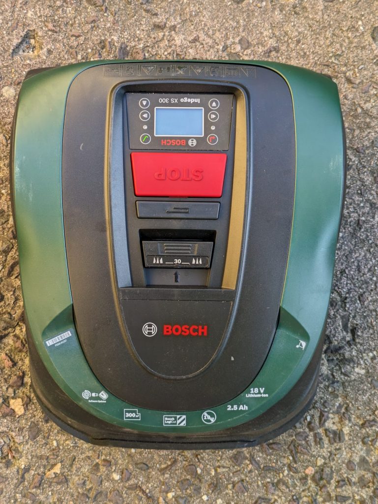 Bosch Home and Garden Indego XS 300 Mähroboter von oben