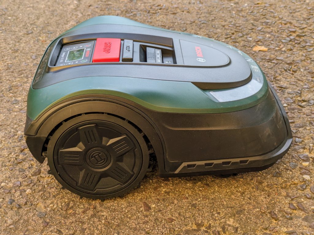 Bosch Home and Garden Indego XS 300 Mähroboter von rechts