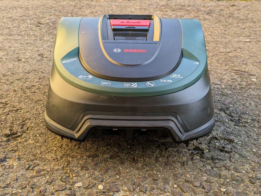Bosch Home and Garden Indego XS 300 Mähroboter von vorne