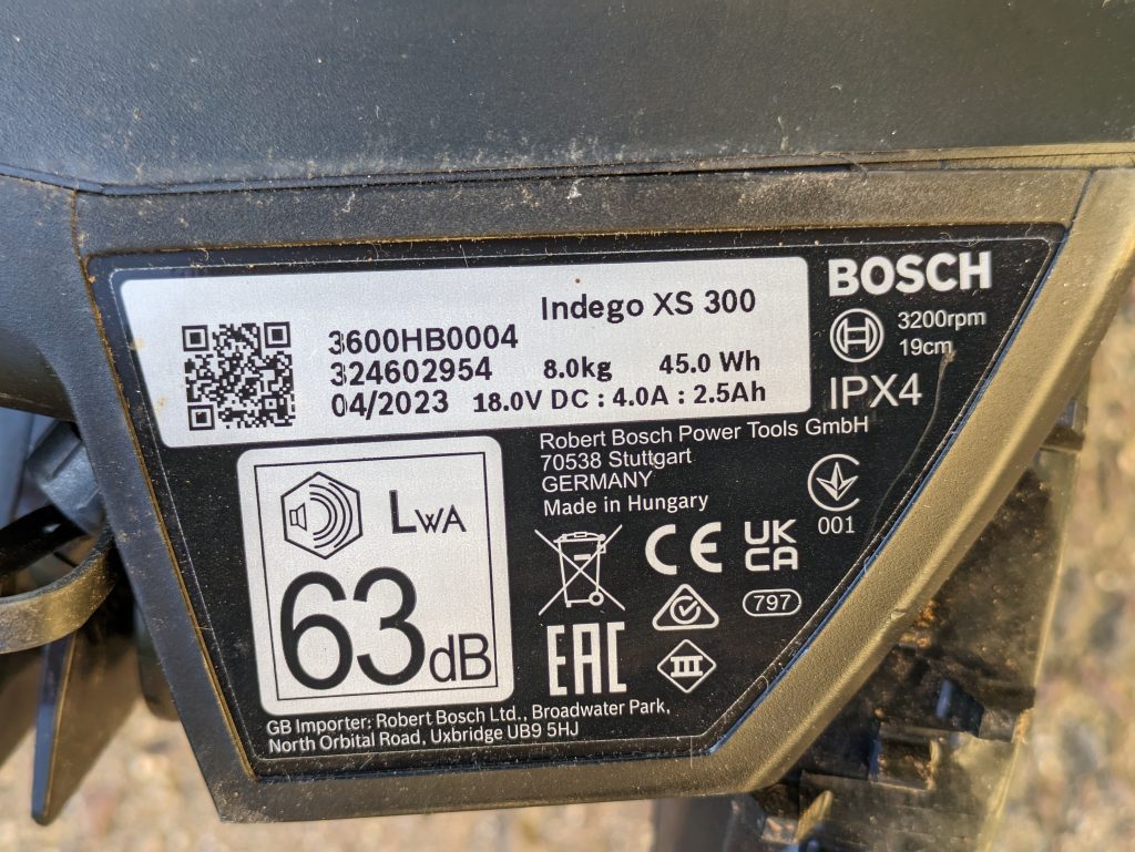 Bosch Home and Garden Indego XS 300 Mähroboter von vorne technische Details