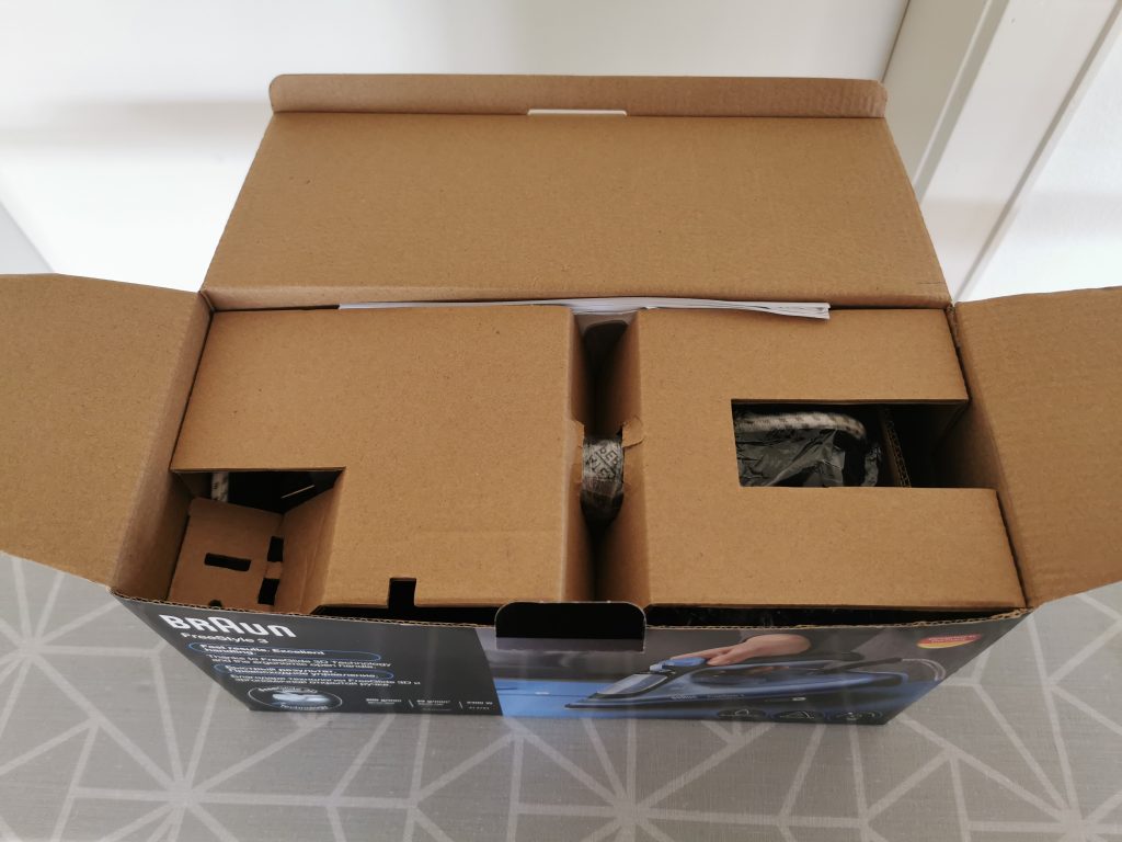 Braun FreeStyle 3 Dampfbügeleisen geöffnet