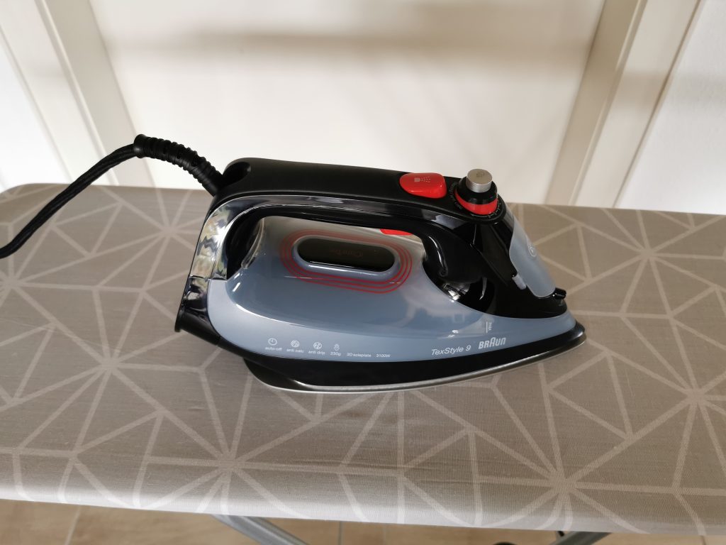 Braun TexStyle 9 Dampfbügeleisen Seitenansicht 2