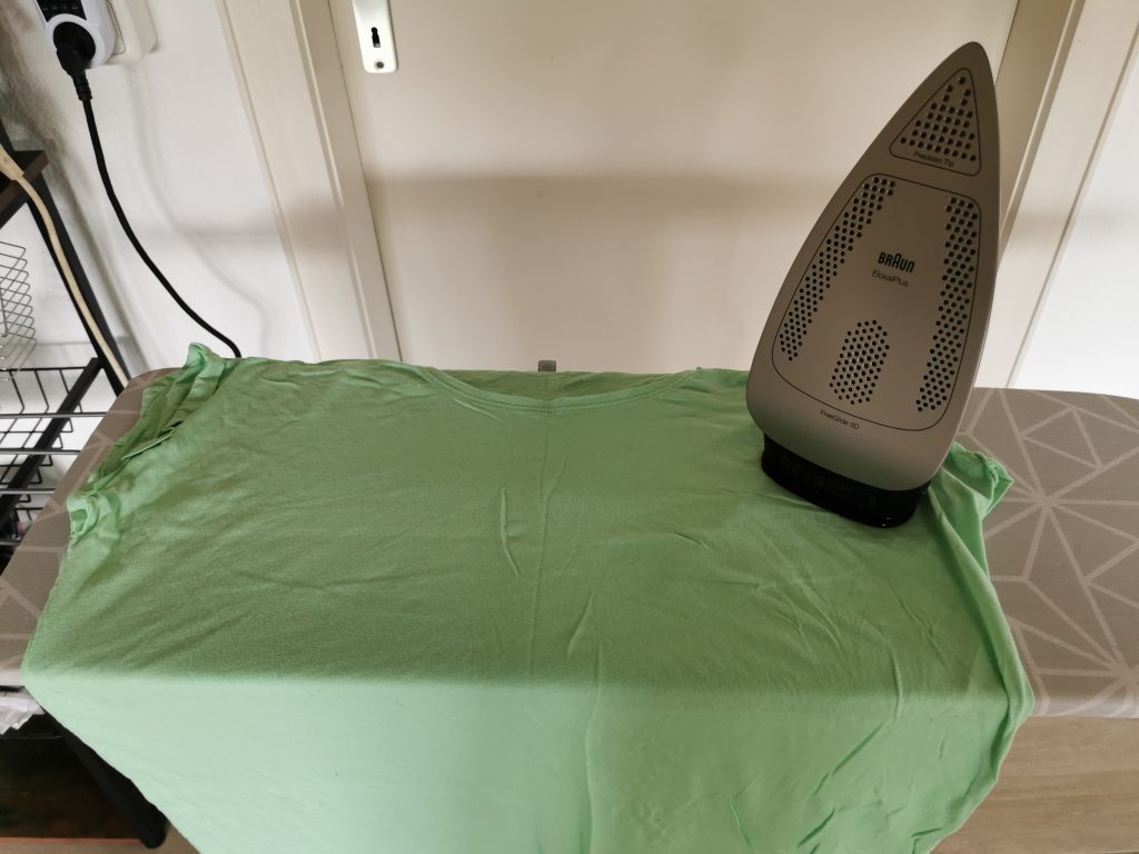 Braun TexStyle 9 Dampfbügeleisen TShirt vor dem bügeln