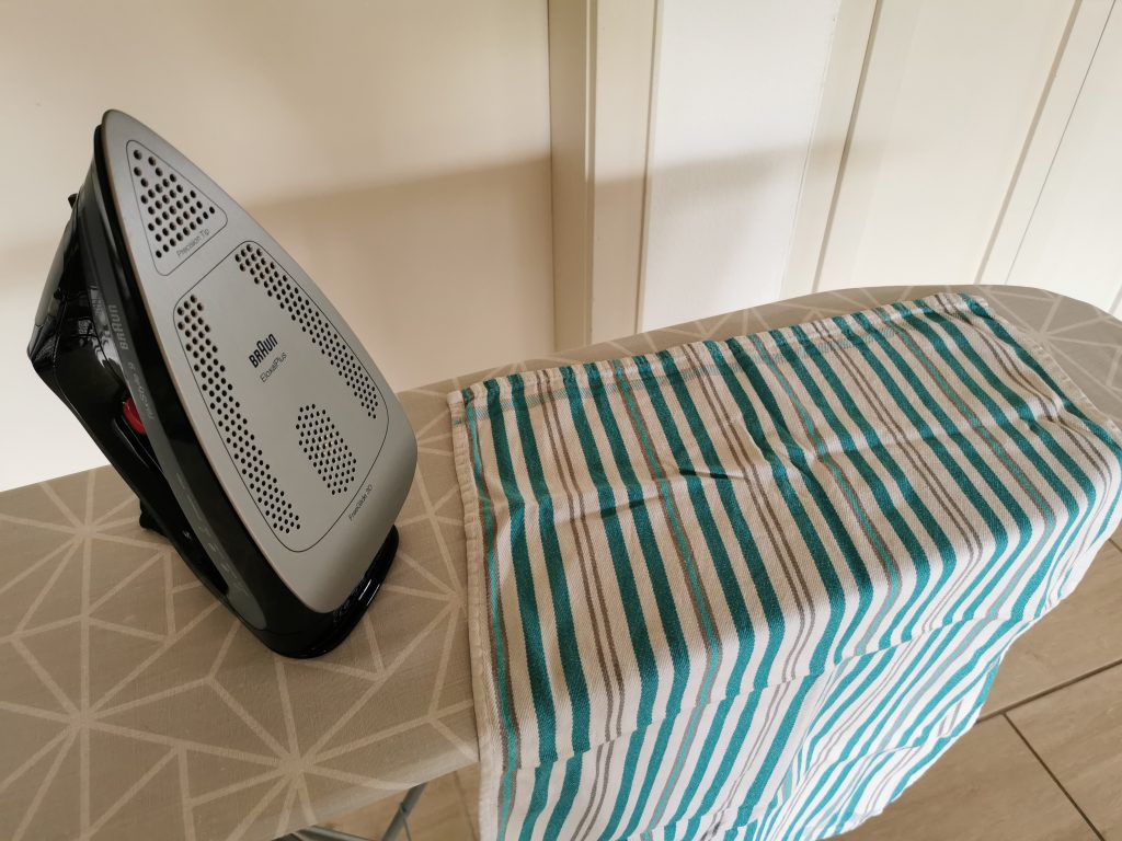 Braun TexStyle 9 Dampfbügeleisen mit Geschirrtuch