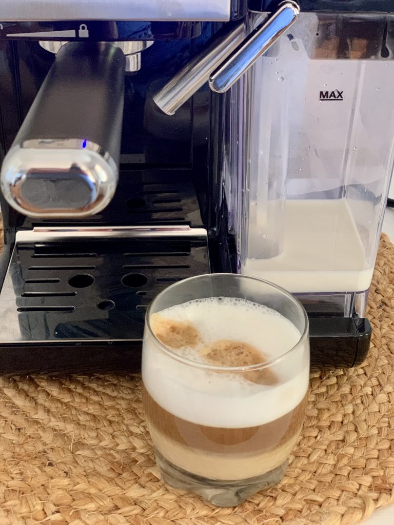 Breville Prima Latte II VCF108X Kaffeepadmaschine Nahaufnahme Cappuccino
