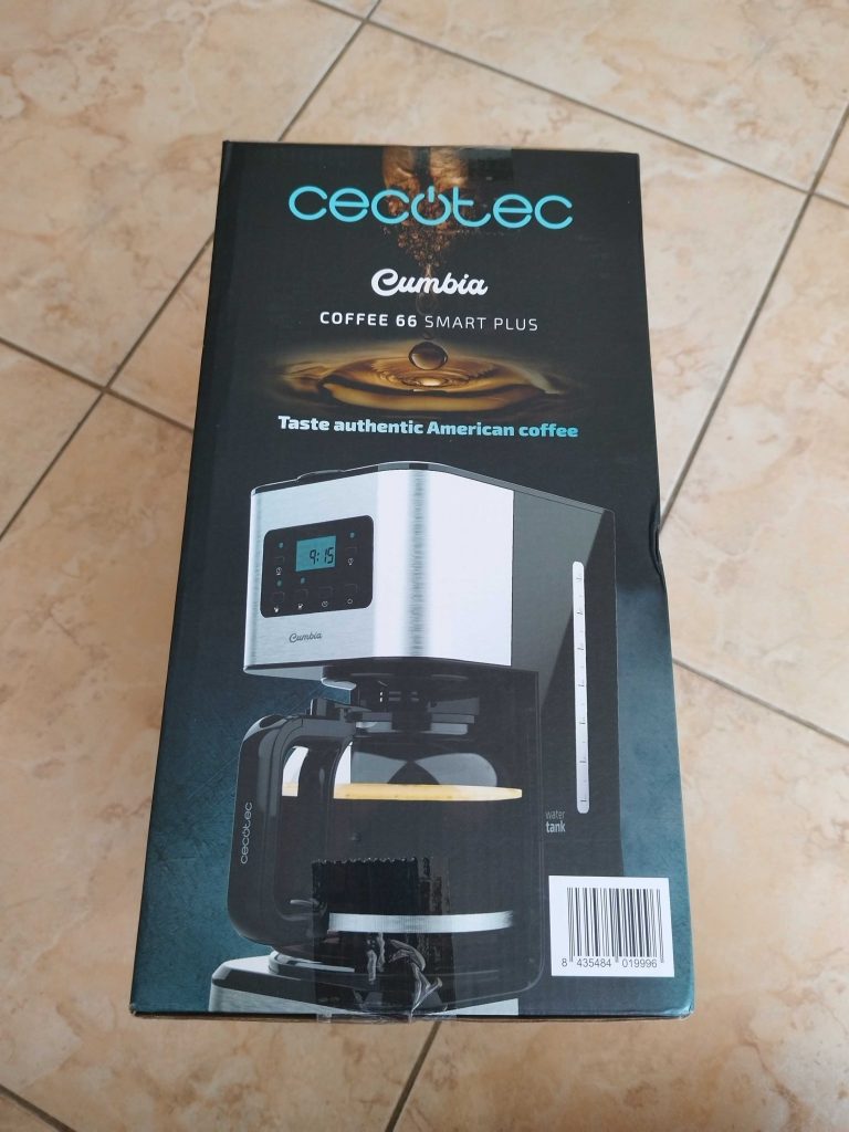 Cecotec Coffee 66 Smart Kaffeemaschine von der linken Seite