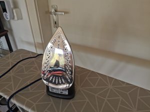 Clatronic DB 3703 Dampfbügeleisen Sohle
