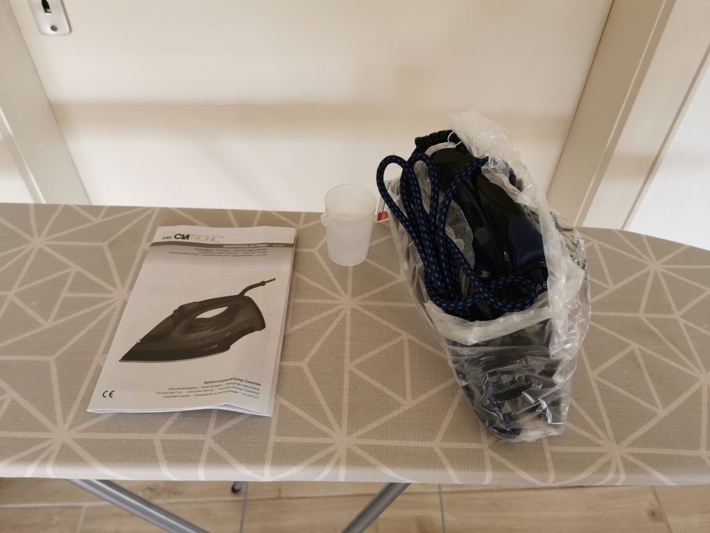 Clatronic DB 3703 Dampfbügeleisen ausgepackt