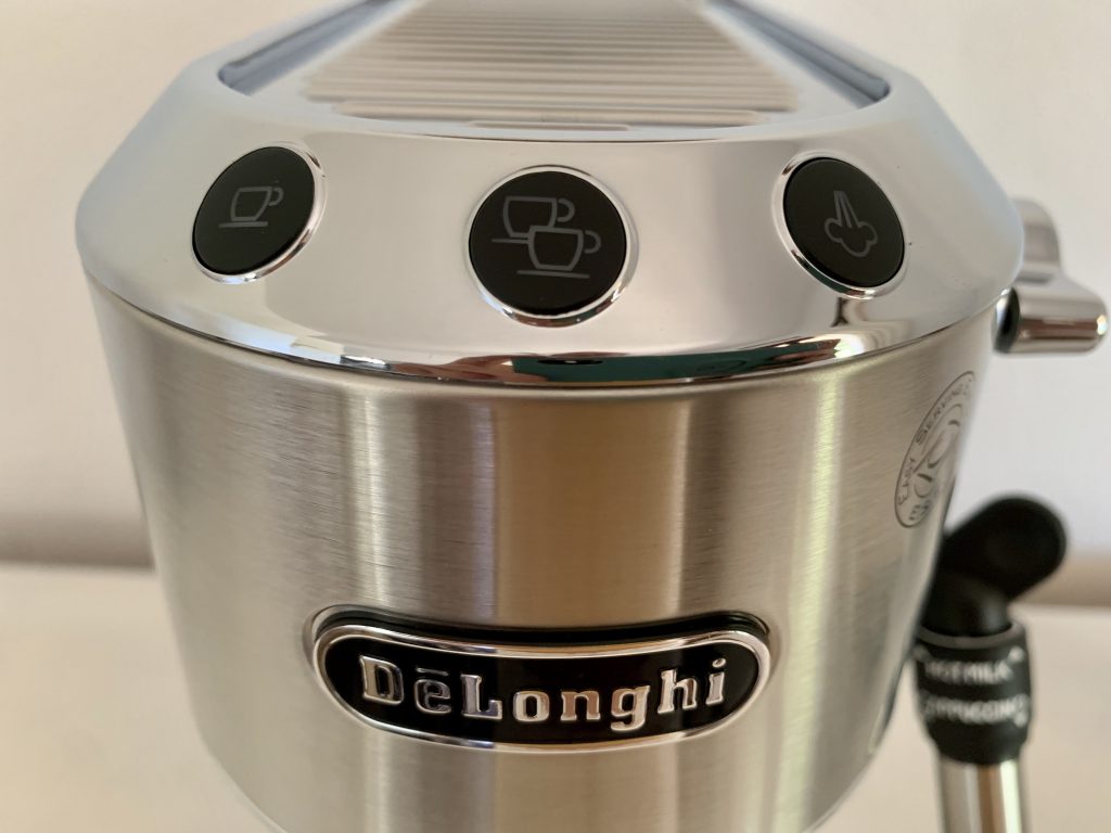 De'Longhi Dedica Style EC 685.M Kaffeepadmaschine Nahansicht Kaffeeauswahl