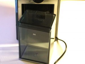 DeLonghi KG 89 Auffangbehälter herausnehmbar
