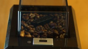 DeLonghi KG 89 Bohnen im Behälter