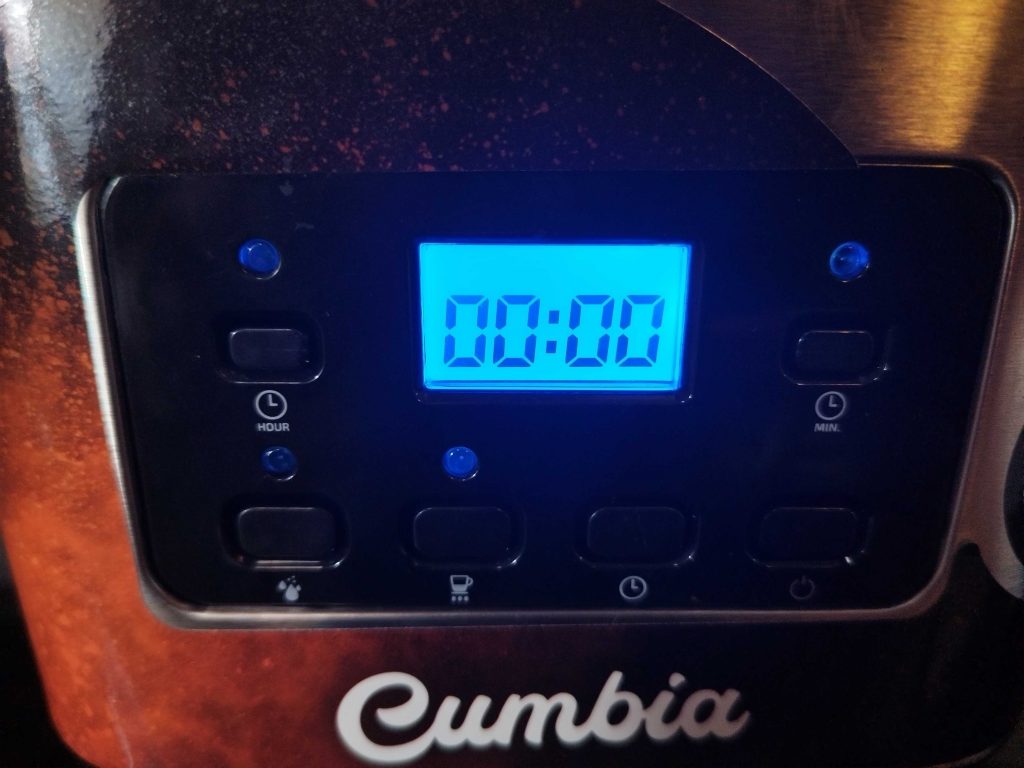 Display der Cecotec Coffee 66 Smart Kaffeemaschine