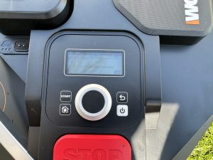 Display des Worx Vision M600 Mähroboters aktiviert