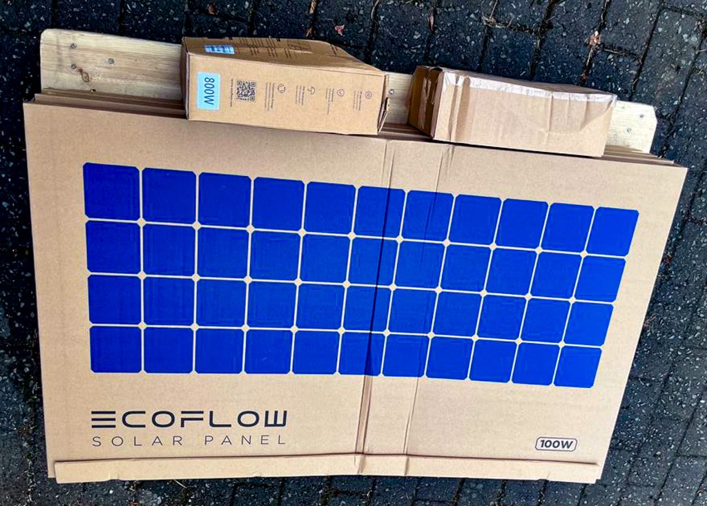 EcoFlow DELTA 2 Max Powerstation Lieferumfang Solarpanel und Zubehör