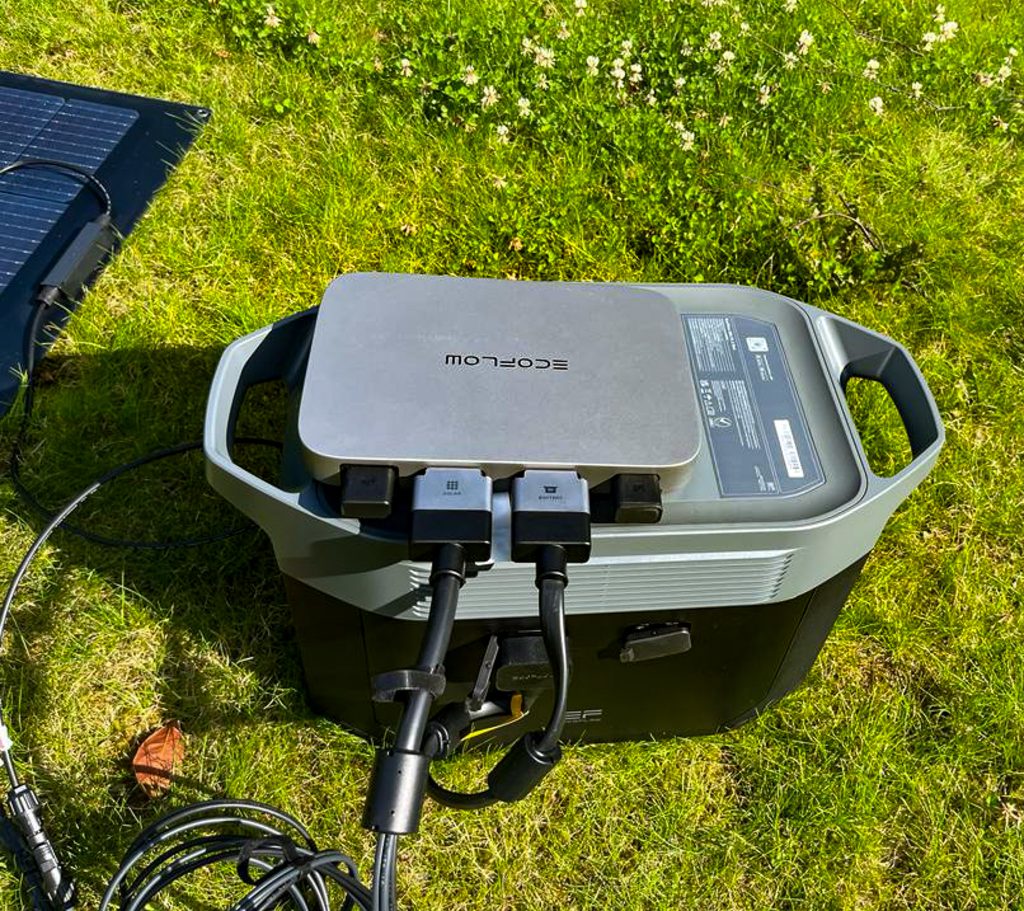 EcoFlow DELTA 2 Max Powerstation mit Wechselrichter von oben