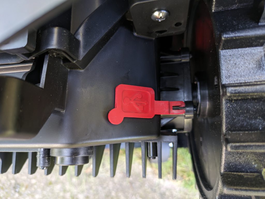 Einhell FREELEXO 1200 LCD BT Mähroboter USB-Anschluss geschlossen
