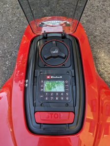 Einhell FREELEXO 1200 LCD BT Mähroboter von hinten geöffnete Abdeckung