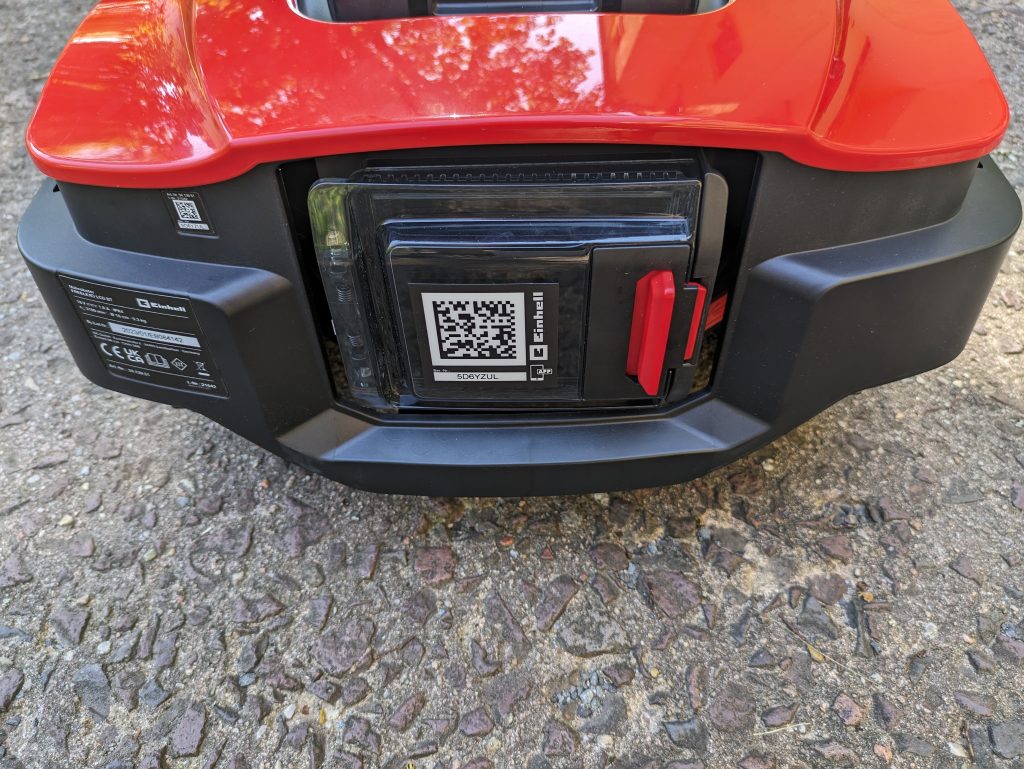 Einhell FREELEXO 1200 LCD BT Mähroboter von hinten geschlossene Akkuklappe