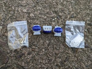 Ersatzklingen und Kabelklemmen des YARDFORCE COMPACT 300RBS Mähroboters