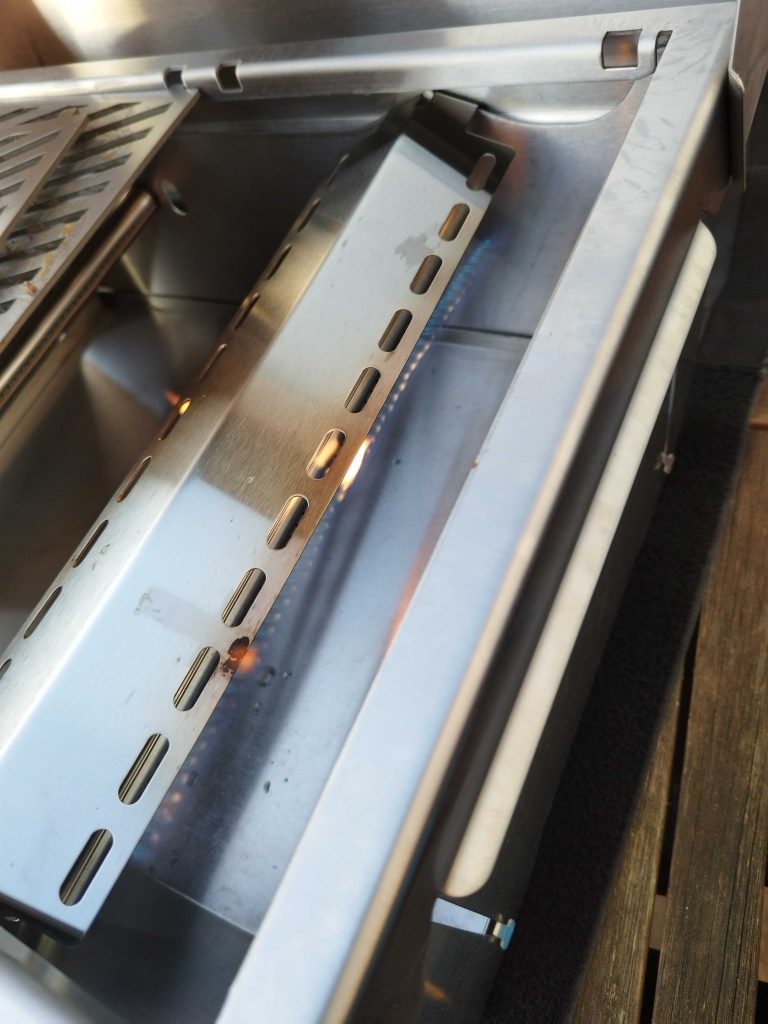 Flammenschutzblech des BURNHARD Jones Camping-Gasgrills