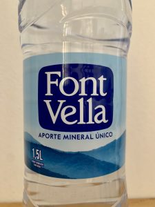 Font Vella Mineralwasser Etikett Vorderseite Nahaufnahme