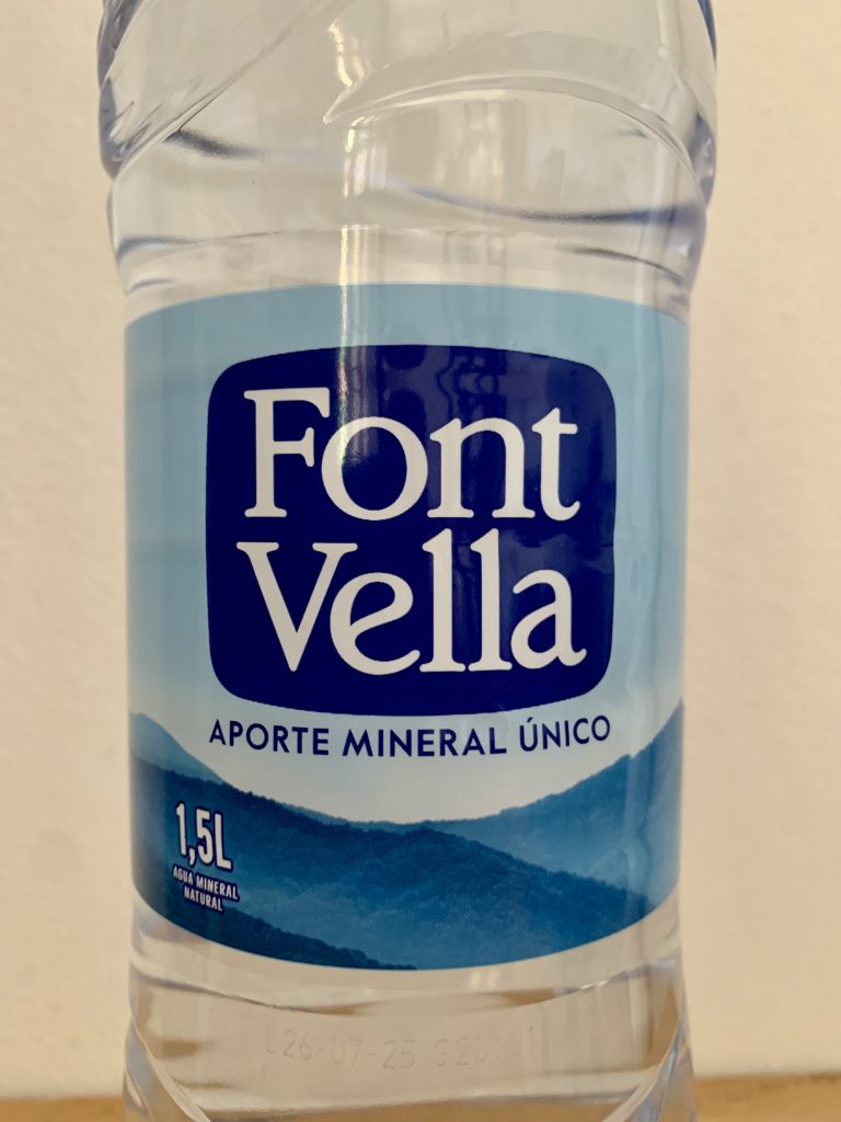 Font Vella Mineralwasser Etikett Vorderseite Nahaufnahme