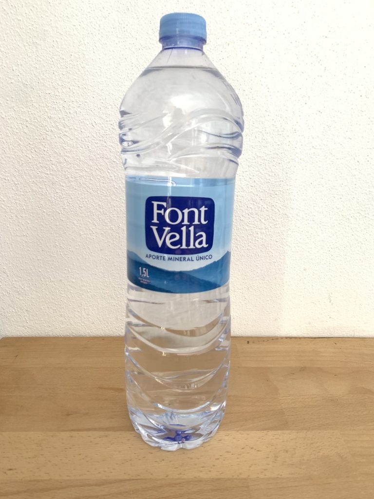 Font Vella Mineralwasser Flasche von vorne