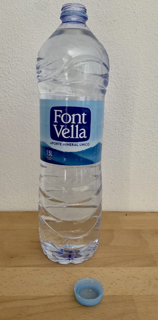 Font Vella Mineralwasser geöffnete Flasche