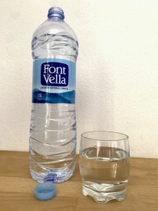 Font Vella Mineralwasser im Glas