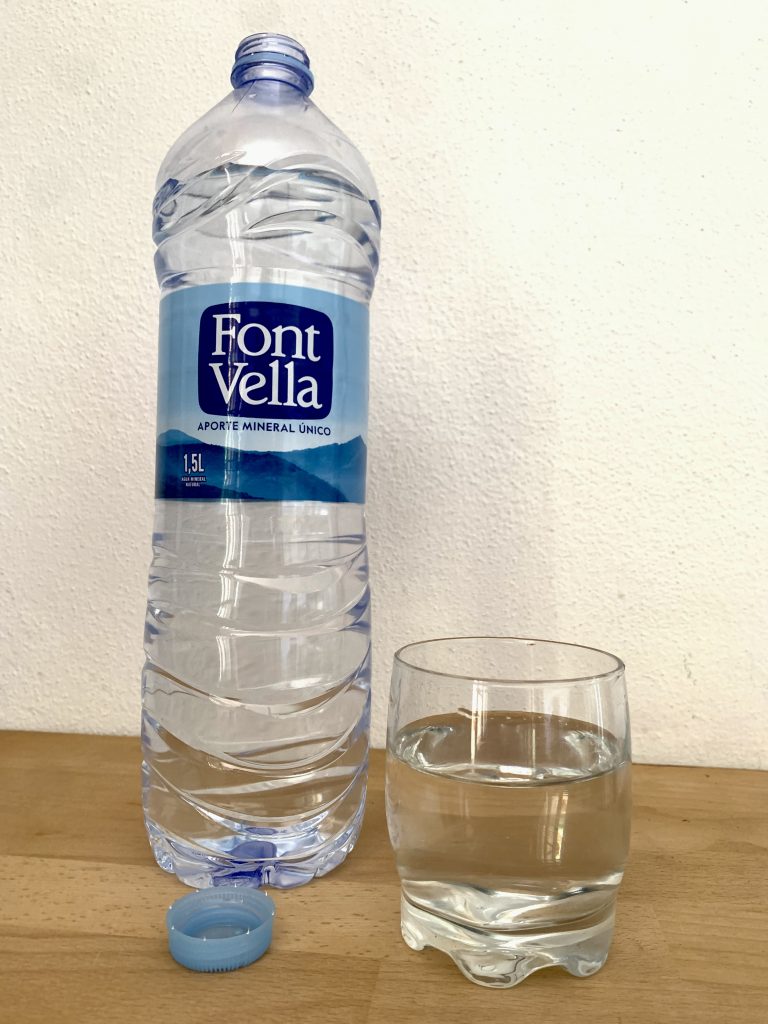 Font Vella Mineralwasser im Glas