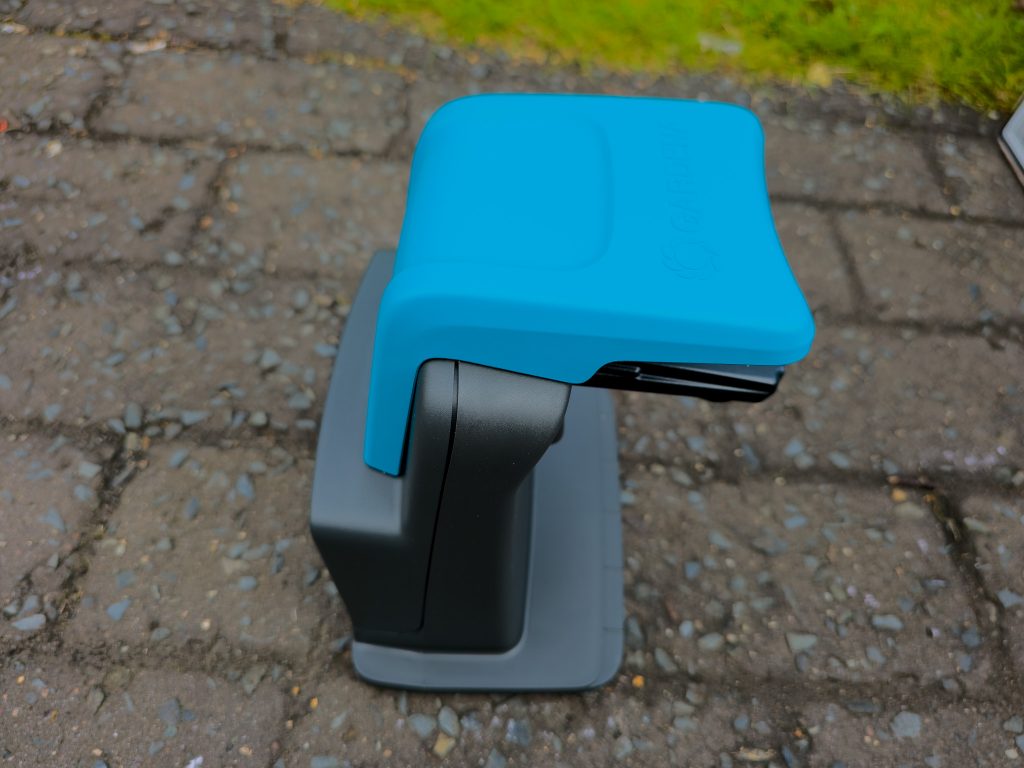 Gardena Mähroboter smart SILENO life Ladestation von der Seite