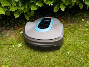 Gardena Mähroboter smart SILENO life unter Hecke